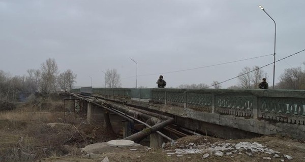 В Троицком взорвали мост