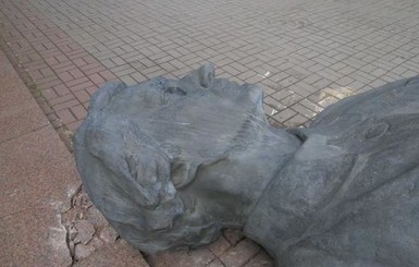 В Харьковской области разбили каменного Ленина