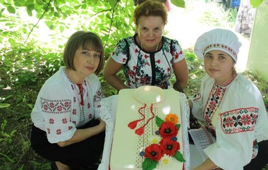 На конкурсе тортов в Одессе победила вышиванка
