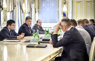 Порошенко дал наставления Кучме накануне переговоров в Минске