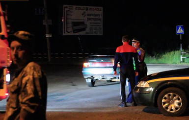 В Полтаве загорелся автомобиль с боеприпасами, милиция перекрыла трассу