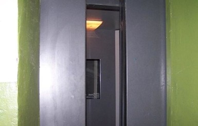 В Киеве оборвавшийся лифт с пассажирами пролетел два этажа