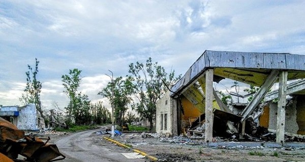 Опубликованы фото разрушенного аэропорта Луганска
