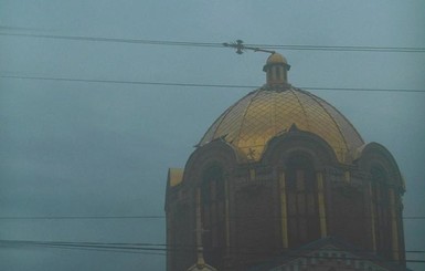 Ураган в Луганске сломал крест на храме