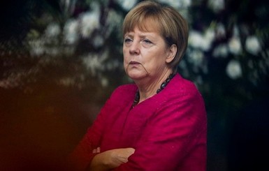 Меркель заявила, что обе стороны конфликта на Донбассе нарушают перемирие 