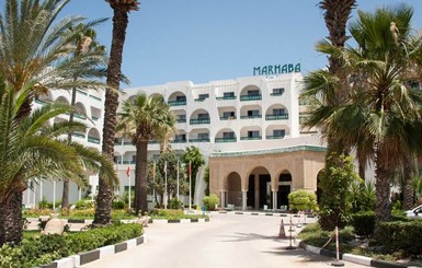 Теракт в Тунисе: боевик  в полицейской форме расстрелял 27 посетителей отеля Marhaba