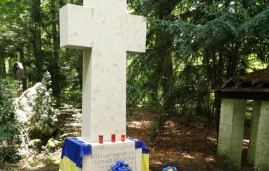 В МИД Украины показали, что с могилой Бандеры все в порядке