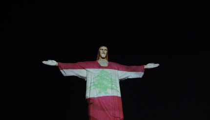 Статуя Христа с флагом Ливии