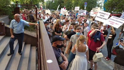 Под посольством Беларуси в Украине устроили митинг
