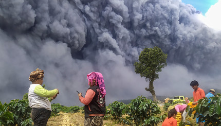 В Индонезии началось извержение вулкана Синабунг