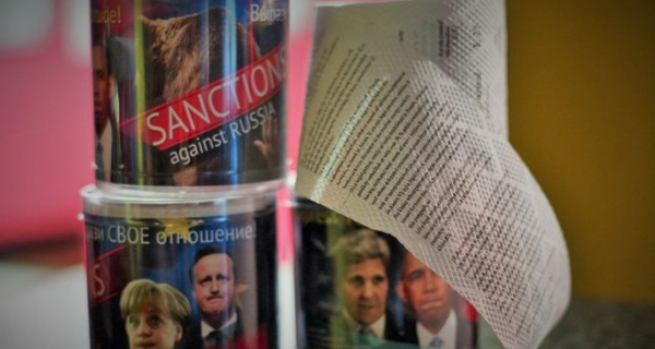 СМИ: В России появилась туалетная бумага с текстом санкций