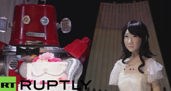 В Японии состоялась первая в мире свадьба роботов