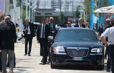 Президент Казахстана застрял в лифте с премьером Италии  