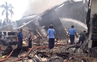 Все 113 пассажира рухнувшего самолета ВВС Индонезии погибли