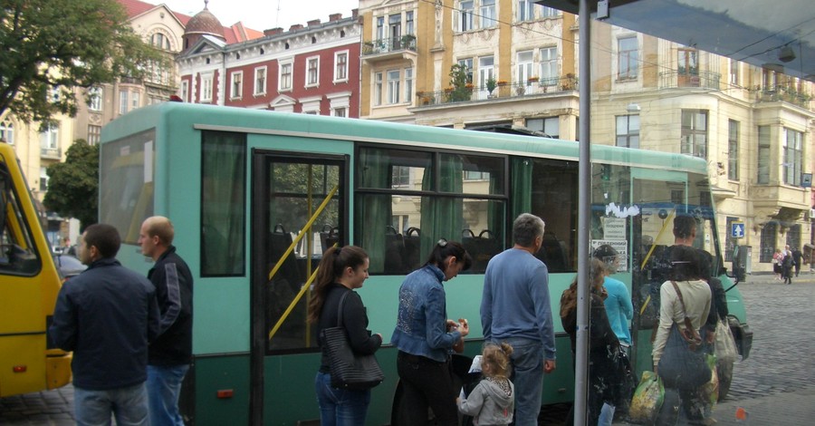 Во Львове в среду начнут ходить ночные автобусы