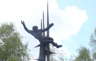 Памятник Терешковой из Львова хотят забрать в Россию