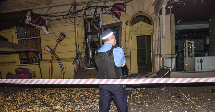 В Одессе неизвестные подложили бомбу к кафе