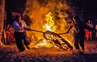 В купальскую ночь запорожцы утопят горящее колесо