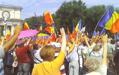 Молдаване вышли на митинг и потребовали воссоединения с Румынией