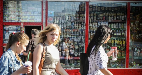 В Киеве начали сносить МАФы с пивом