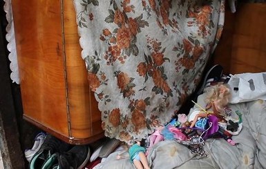 11-летняя девочка уехала в Киев, чтобы жить с 19-летним возлюбленным в контейнере
