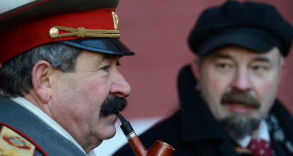 В Москве подрались Сталин и Ленин