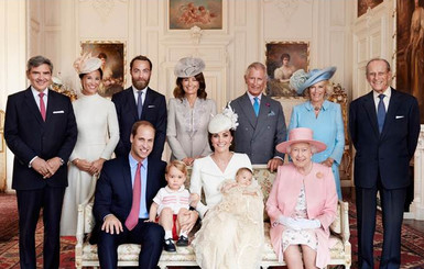 Появились новые снимки с крестин принцессы Шарлотты, снятые фотографом леди Дианы