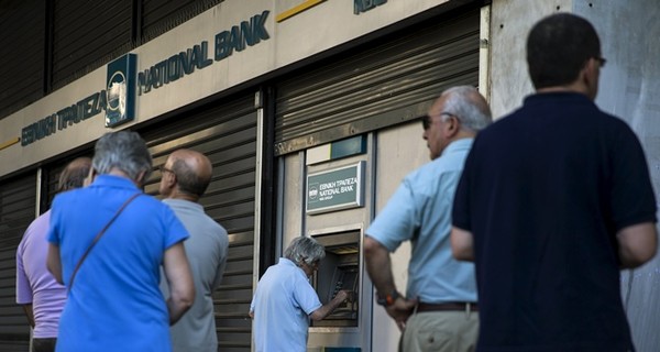 В Мукачево подскочил курс форинта и кроны, люди начали опустошать банкоматы