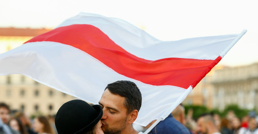 Продолжаются протесты против результатов президентских выборов в Минске. ФОТО: REUTERS