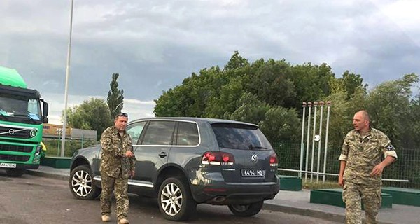 Муженко сообщил об увольнении военных, издевавшихся над женщиной