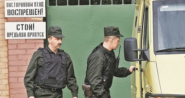 Мешок с миллионами подменили на детективы Донцовой