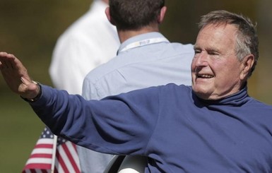 Джордж Буш-старший будет носить шейный корсет
