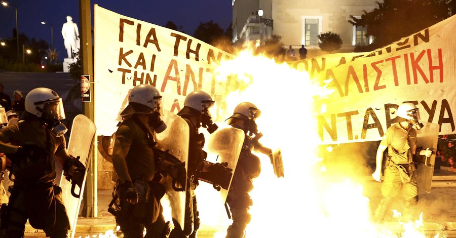 Греция таки пошла на реформы. Но это еще не конец