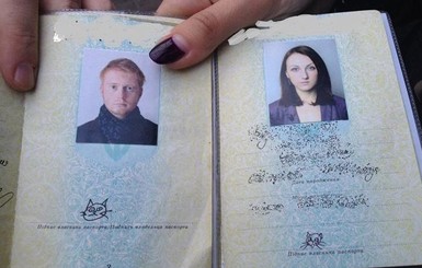 В соцсетях показали, как украинцы в паспортах котиков рисуют