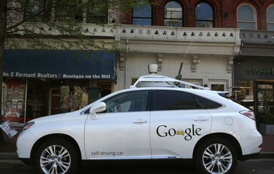 Беспилотный автомобиль Google впервые попал в аварию с пострадавшими