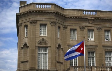 Над США спустя 50 лет снова развевается флаг Кубы