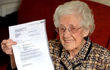 Британские врачи сообщили почти 100-летней бабушке, что она беременна