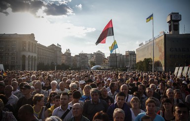 Участник вече на Майдане: Иду люстрировать Порошенко!