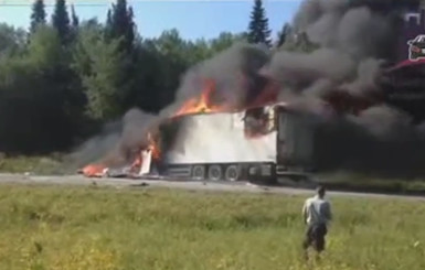 В России столкнулись автобус и грузовик, погибли 11 человек