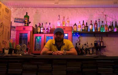 Жизнь с нуля: за год переселенцы из Донецка открыли популярные бары и магазины и изобрели новый вид спорта