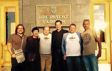 Музыканты прослезились на встрече с Порошенко