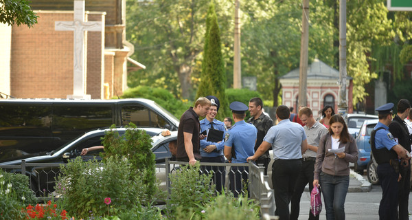 Жильцы дома напротив обстрелянного банка: 