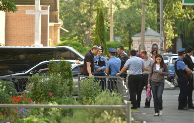Жильцы дома напротив обстрелянного банка: 