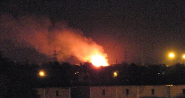 Соцсети: Донецк под обстрелом, горят жилые дома 