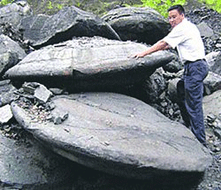 В Китае нашли «летающие тарелки» из камня 