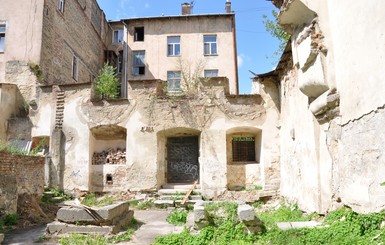 Во Львове руины синагоги 