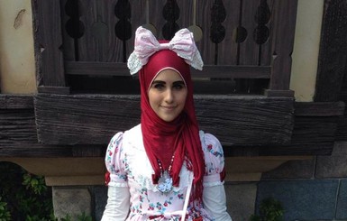 Новый тренд среди мусульманок: кокетливые платья наряду с хиджабами