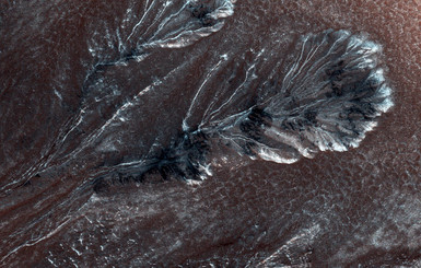 На Марсе оказались ледяные холмы и овраги