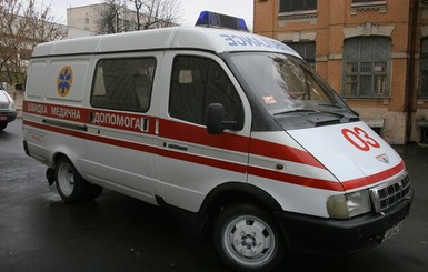 В Киеве женщина выпала из окна 5-го этажа, когда убирала в квартире
