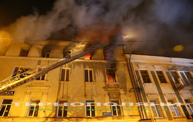 В Тернополе загорелась пиццерия, пожарные боролись с огнем 5 часов